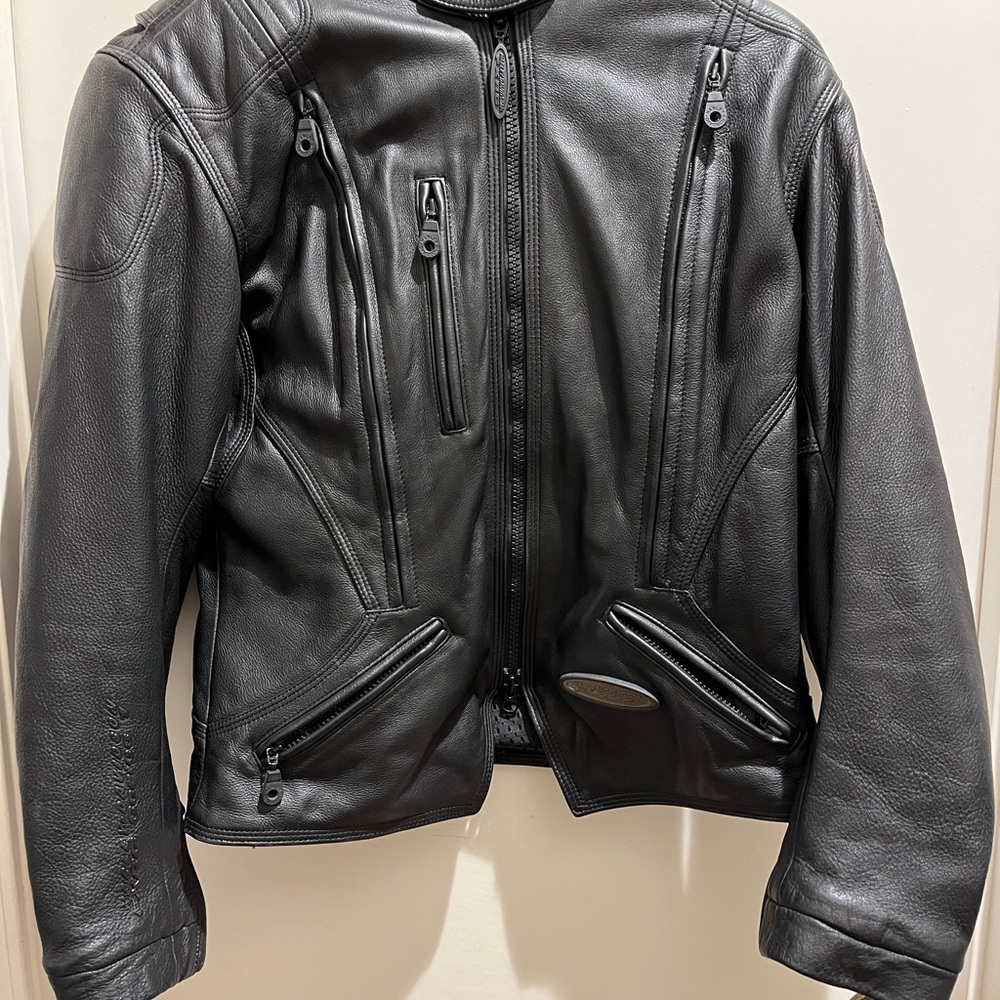 Harley-Davidson Black Leather Biker Jacket with Tailored Fit